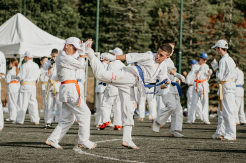 https://s3-arv.sorensports.ir/blog/kyokushin-karate-kidsmghmhgm.jpg